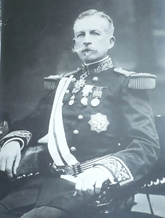 Portrait du général d’Amade en pied.